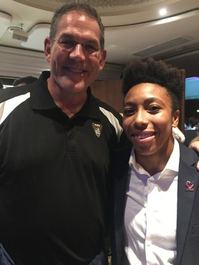 20170826_224320014_iOS